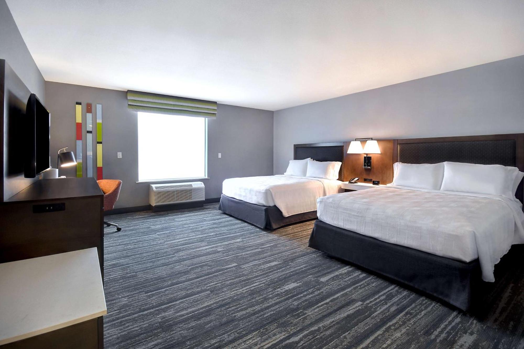 Queen Room with Bath Tub - Mobility Access/Non-Smoking,1661709735:JPEG